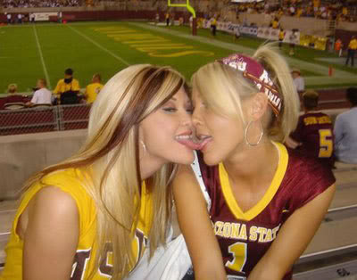 hot-asu-girls-kissing